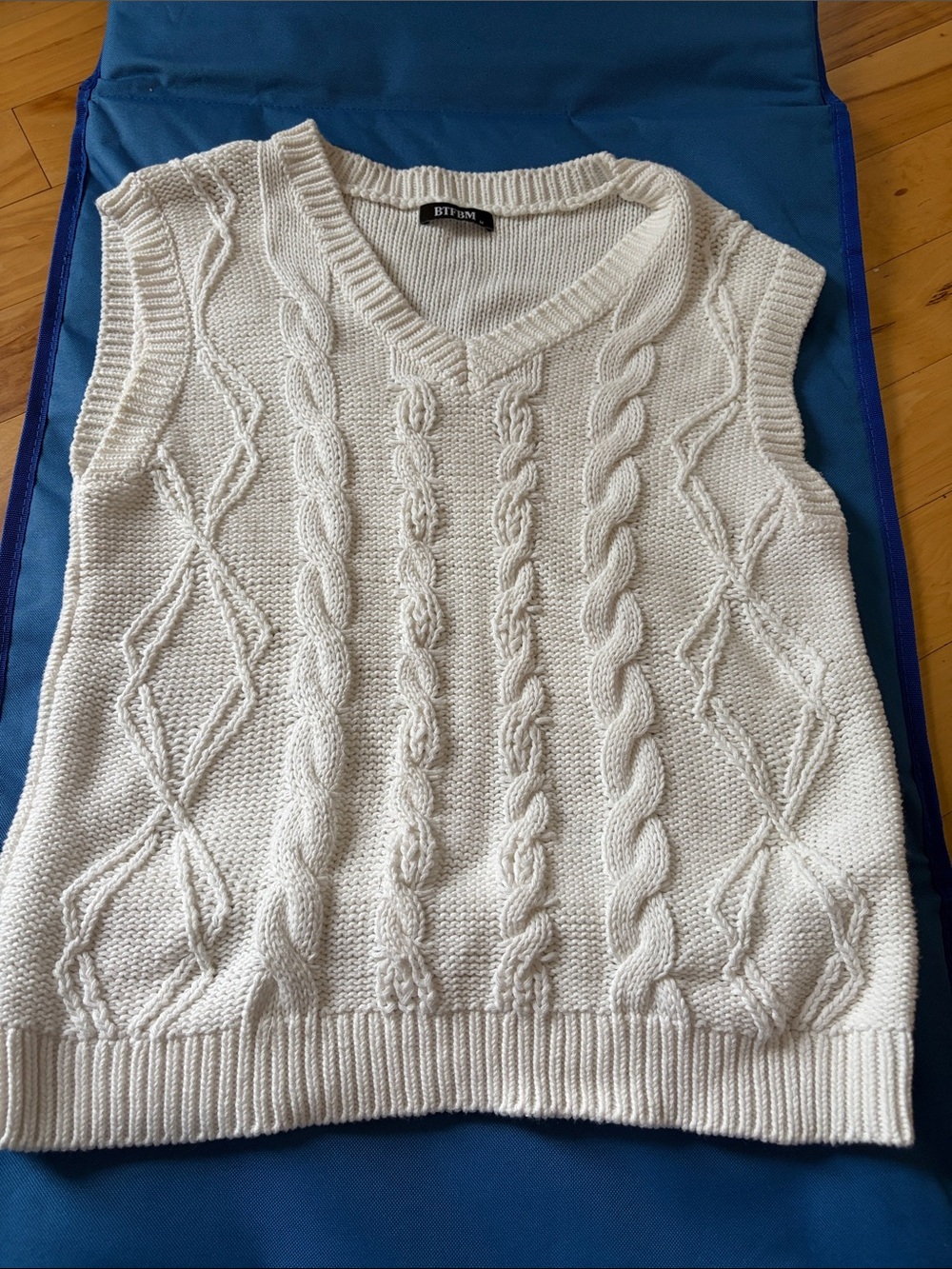 Bitten by Sarah Jessica Parker Cream Cable Knit V-Neck Sweater Vest